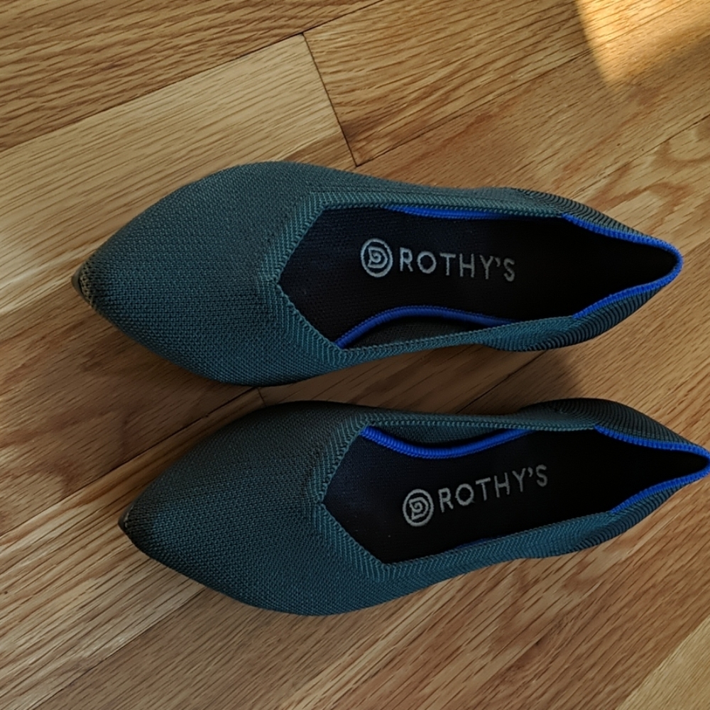 Rothys Pointed Toe Flat Size 9